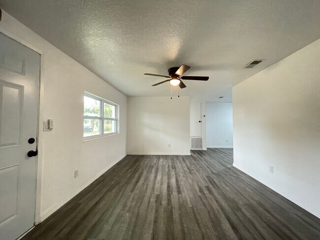 Photo - Newly Renovated 2/1 Duplex in Lake Helen FL!