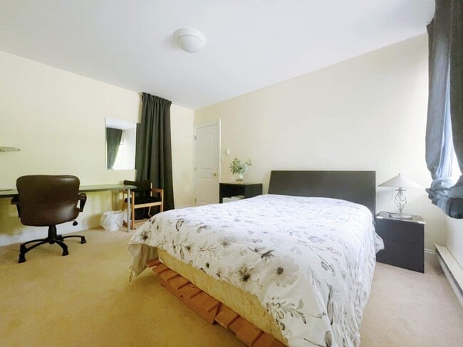 1561 Wesbrook Cres