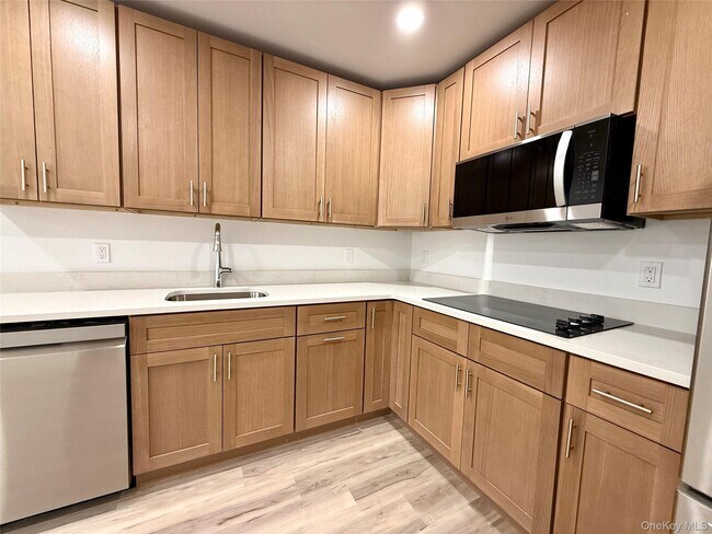 Photo - 728 US-6 Unit B