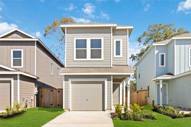 Photo - 905 Pertuso Ln