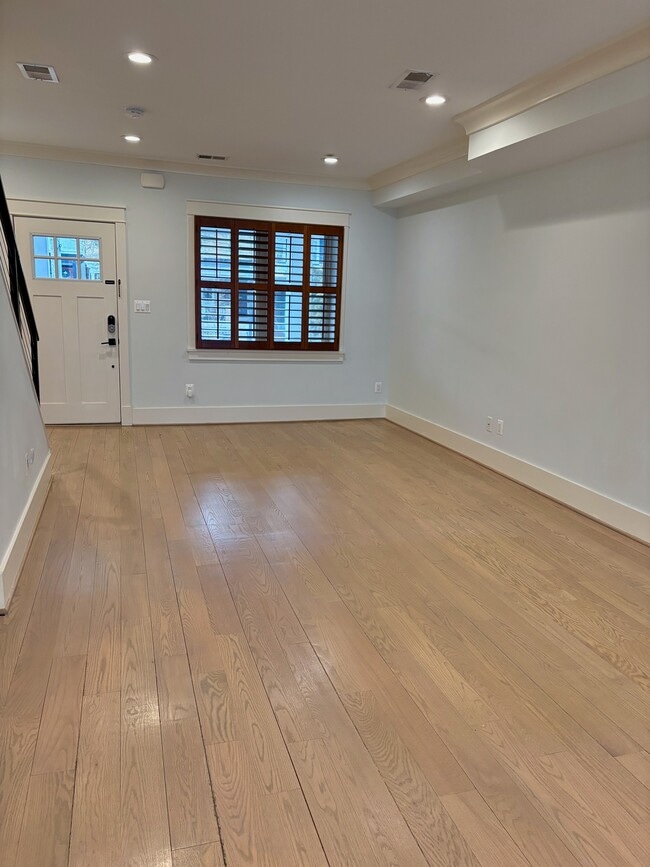 Photo - 431 Delafield Pl NW