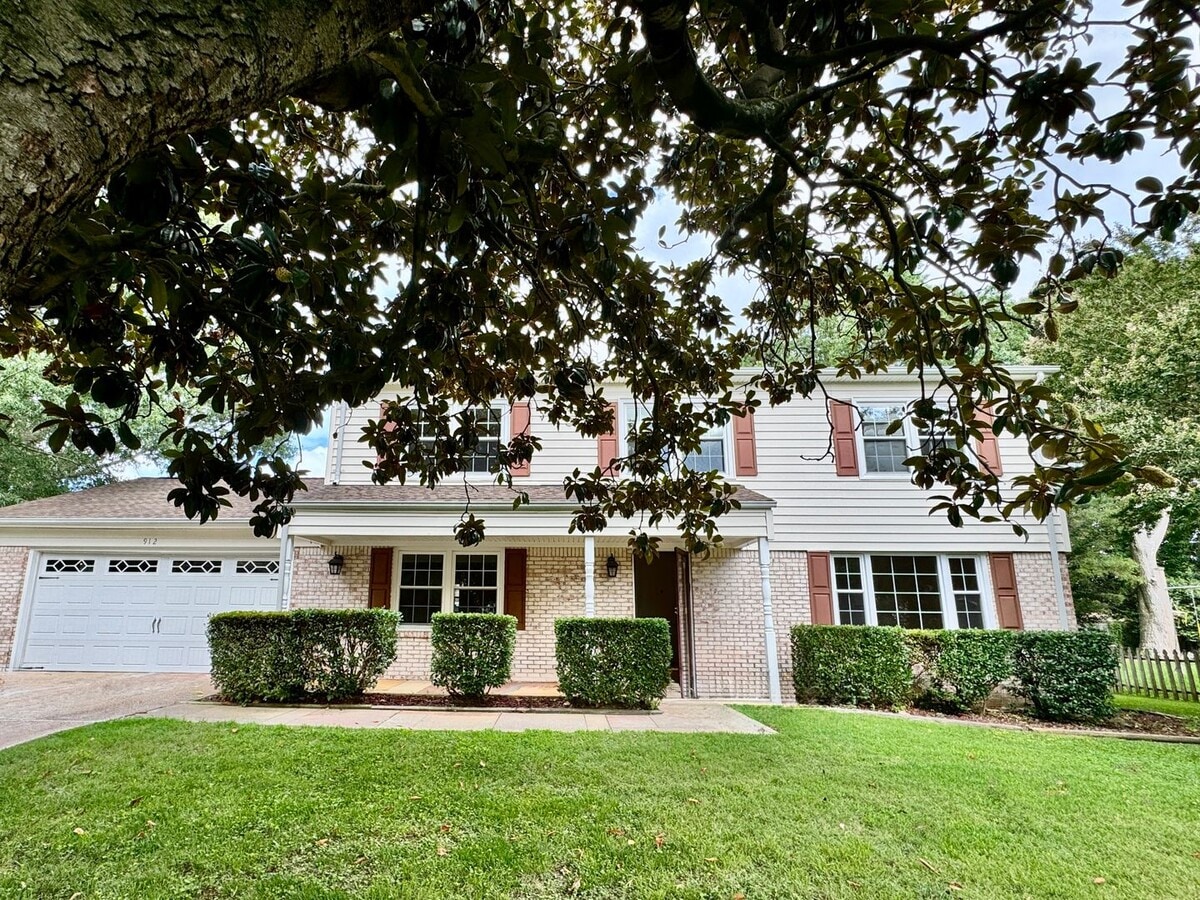 Photo - 912 Marshall Cir
