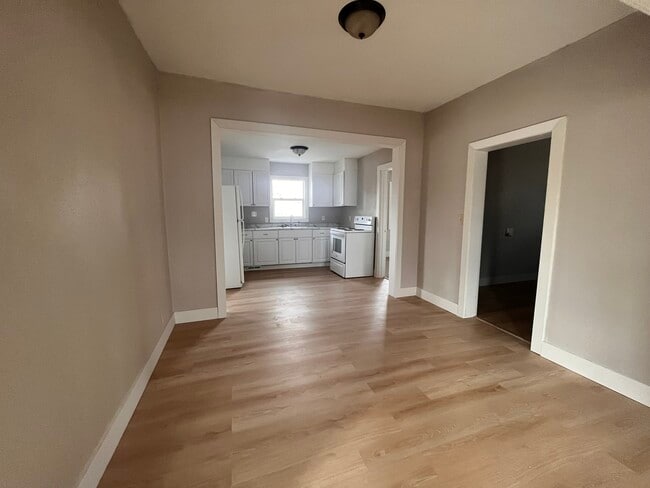 Photo - 700 W 8th Ave