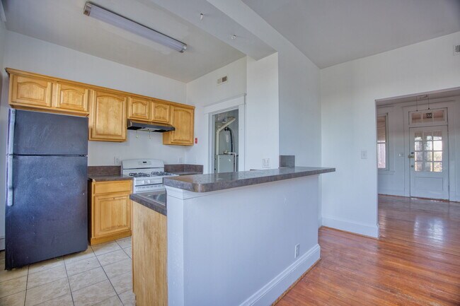 Photo - 230 E 40th St Unidad C3