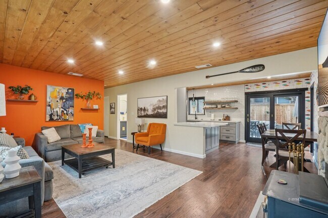 Photo - Easy Living in Pine Cove