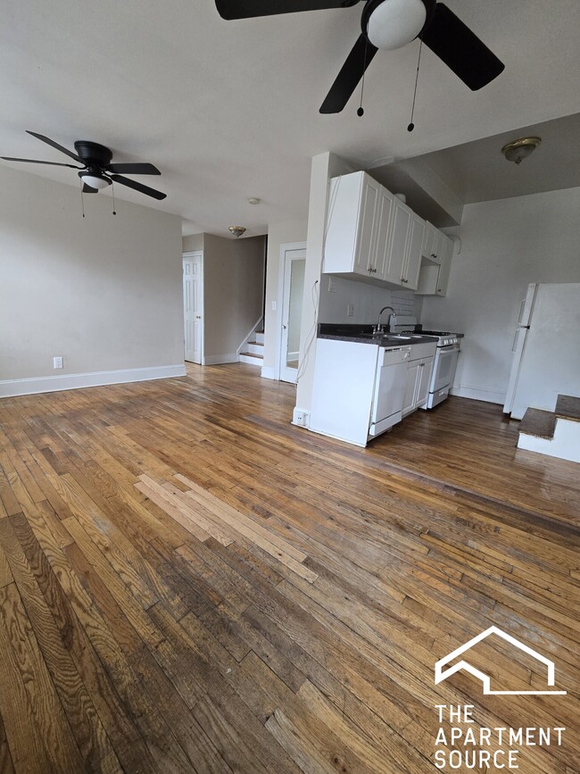 Photo - 2859 W Berteau Ave Unidad G