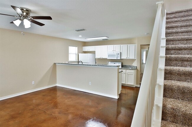 Building Photo - ? Spacious & Stylish 4-Bedroom Duplex? 1/2 off 1st Month
