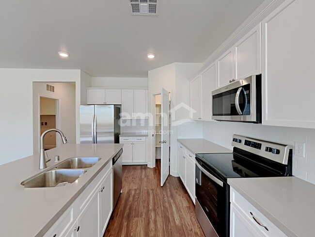 Photo - 2013 Reaves Wy