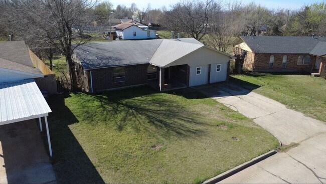 Photo - Charming 5 Bedroom House