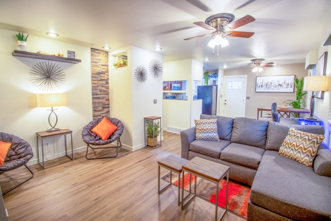 Photo - 2431 Humboldt St