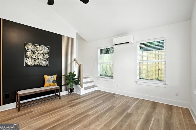 Photo - 1597 Glenwood Ave SE