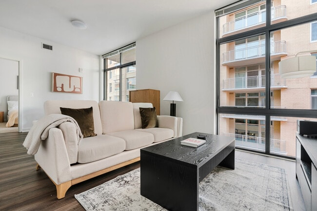 Building Photo - 4918 St Elmo Ave Unit SI FL6-ID1259