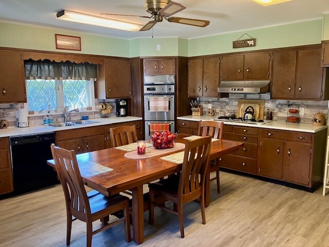 large kitchen - 1406 Spruce Ave Casa