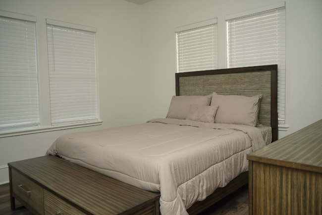 Photo - 2516 Isabella St Unidad 2516