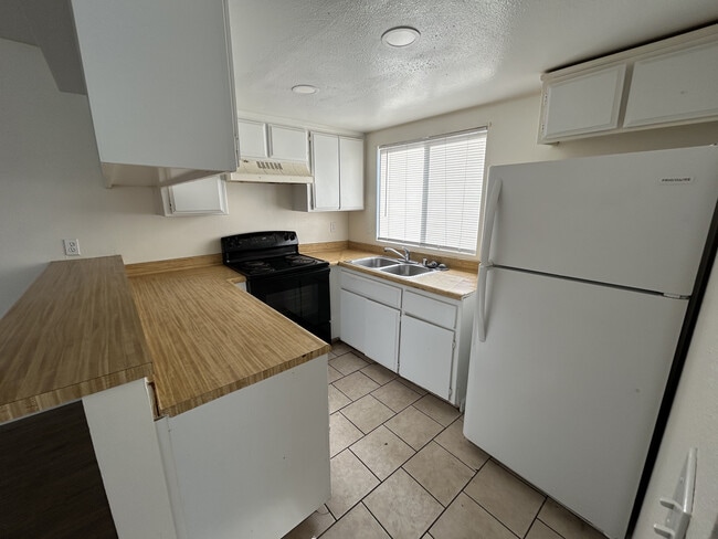 Kitchen - 7913 S Laurelglen Blvd Unit A