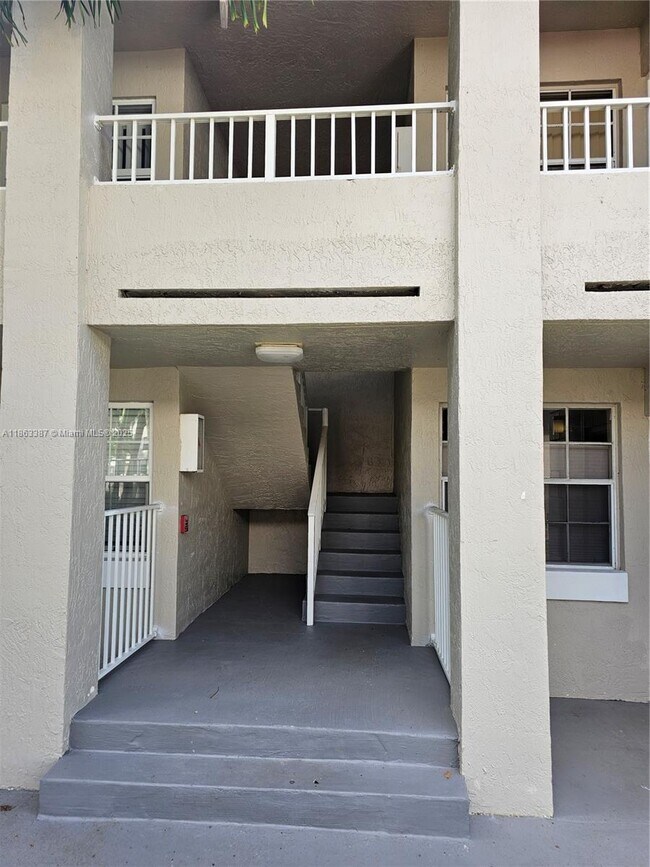 Photo - 2811 N Oakland Forest Dr Unit 202