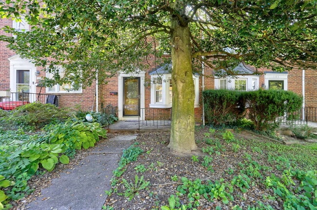 Photo - (3BD/2BA) Fabulous Rodgers Forge Townhome