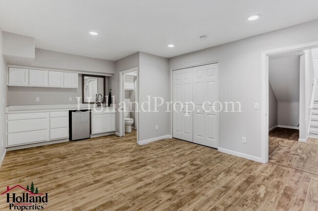 Photo - Beautiful 3-Level Hillsboro Townhouse in Quiet Cul-de-sac!