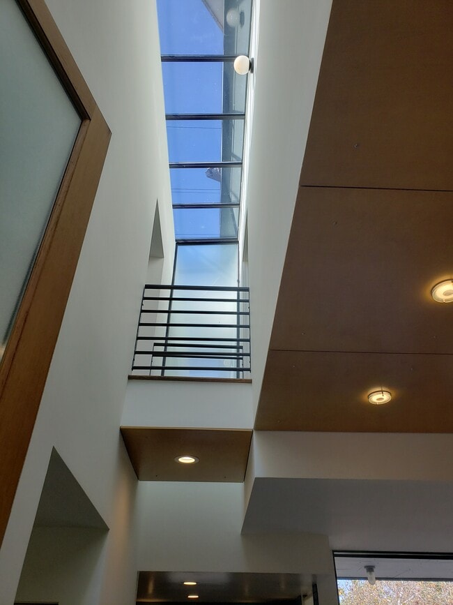 Photo - 424 S Venice Blvd