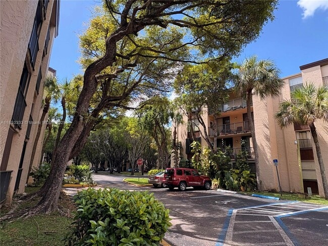 Building Photo - 14501 N Kendall Dr Unit 307H Rental
