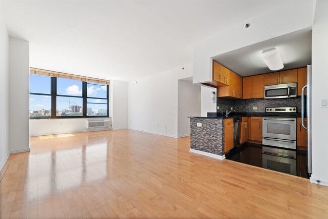 Building Photo - 102 Christopher Columbus Dr Unit 901