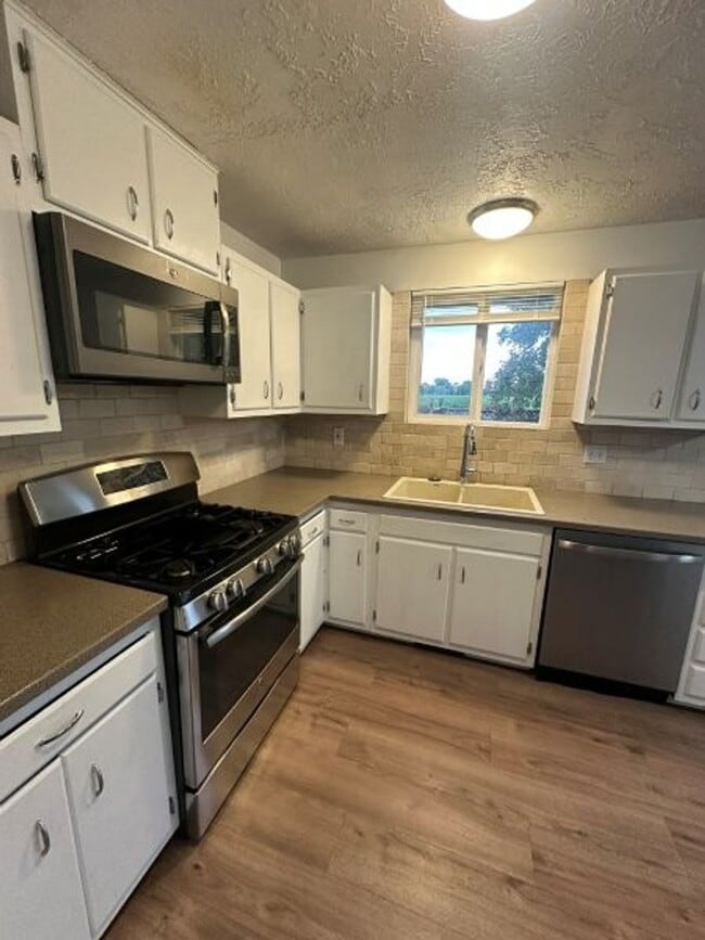 Photo - Fall Special – 3 Weeks FREE Rent on 4 Bed,...