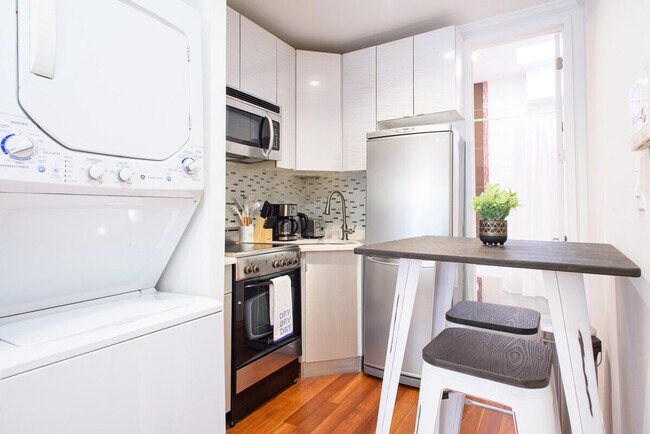 Photo - 241 E 24th St Unidad ID1021841P