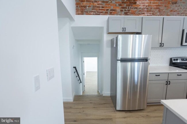 Building Photo - 3945 Lancaster Ave