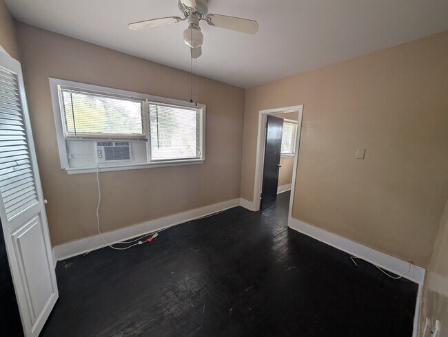 407 Engman St Unit B