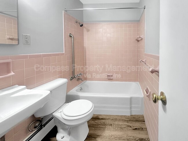 Photo - 2835 S Burdick St Unidad B