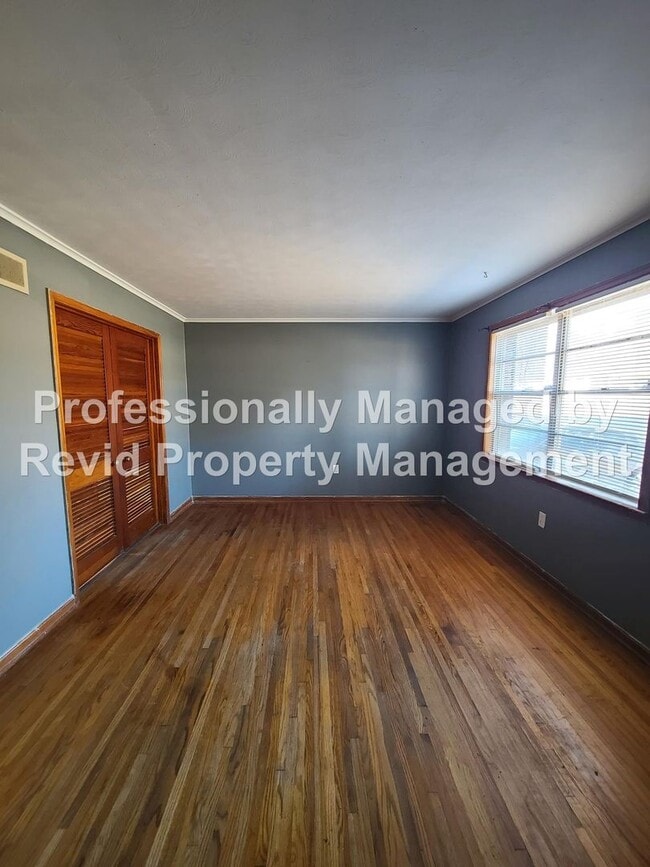 Photo - Large 3 bed 1.5 bath!