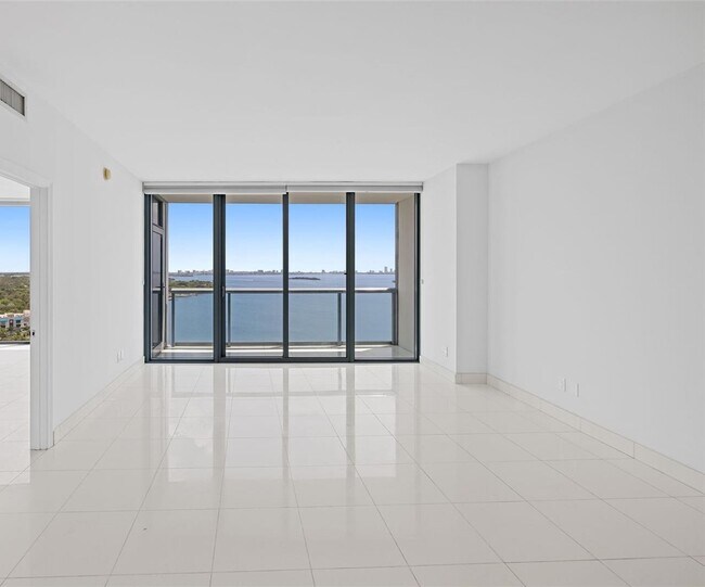 Building Photo - 601 NE 36th St Rental