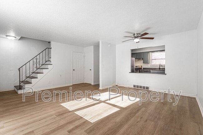 Photo - 224 E Hargis St