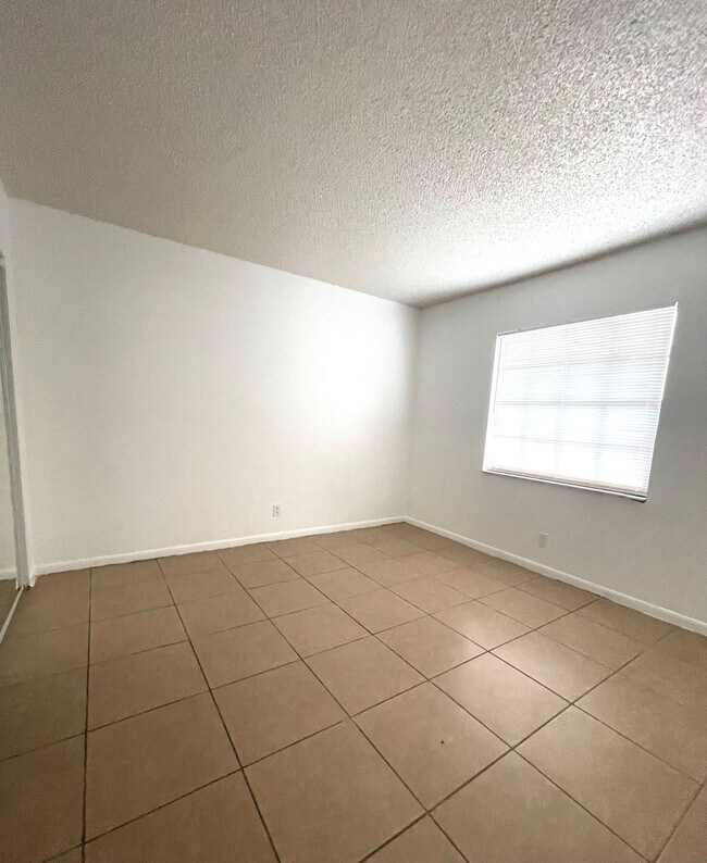 Photo - LARGE NEWLY RENOVATED 2 BEDROOM APARTMENTS... Unit 1909-4