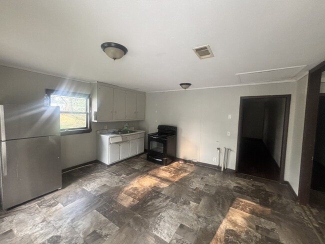 Photo - 301 College Ave