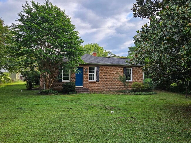 Building Photo - 3 BR, 2 BA West End Rancher