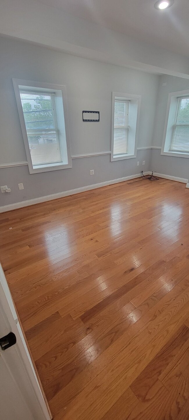 Photo - 218 Main St Unit Office Space Available $750