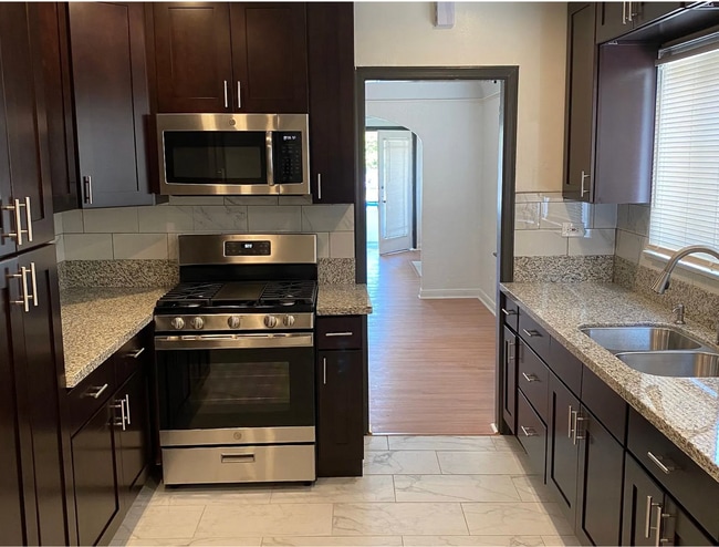 Building Photo - 2634 S Redondo Blvd Unit 2634
