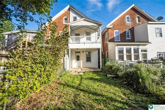 Photo - 421 Center St