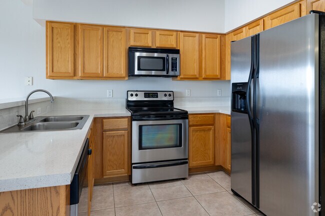 1BR, 1BA - Kitchen - Cobblestone on The Lake Apartments