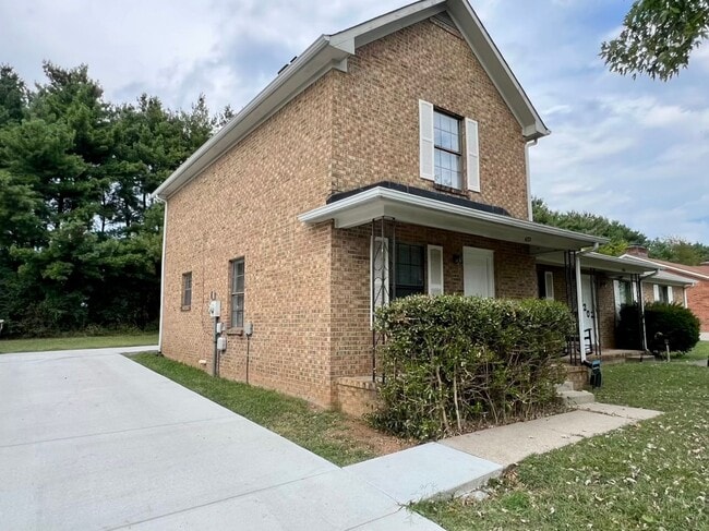 Photo - 2 Bed, 1.5 Bath Townhouse with Fireplace in Murfreesboro