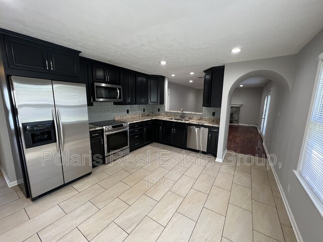 Photo - 731 E 116th St