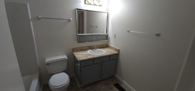 Photo - Timothy Unidad 551