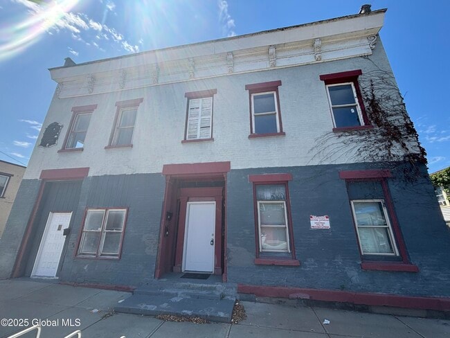Building Photo - 663 2nd Ave Unit 3 Rental