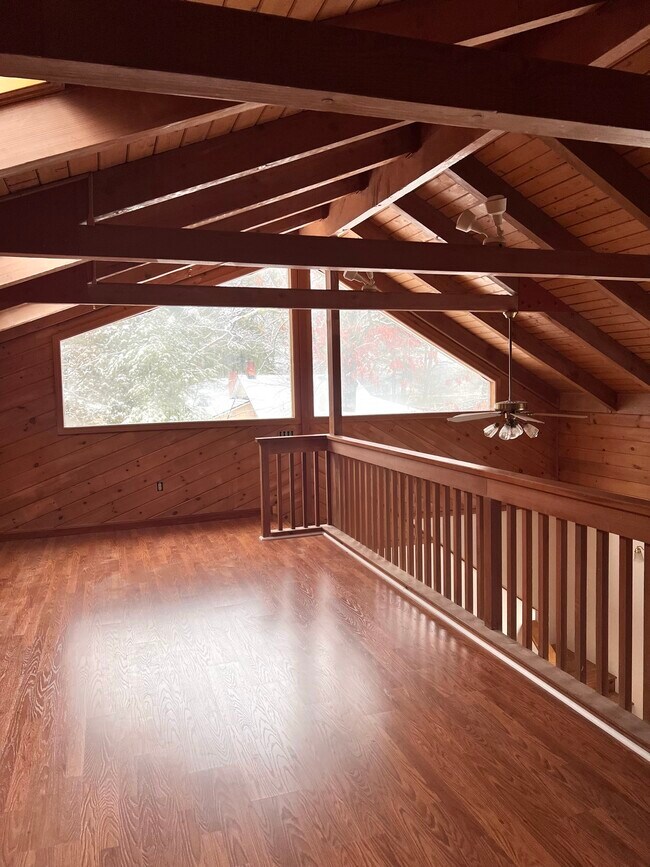 Loft - 150 N Shore Dr Unit 1