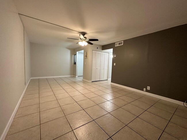 Photo - 555 SE 8th St