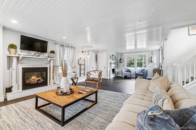 212 Lumber Ln