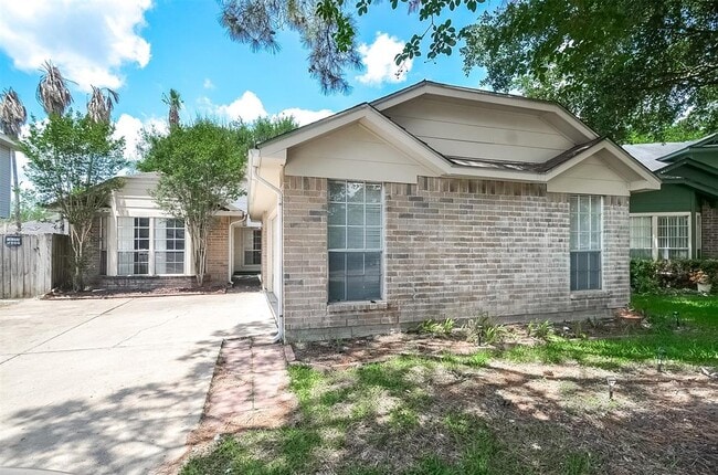 Photo - 1807 Trendwest Dr House
