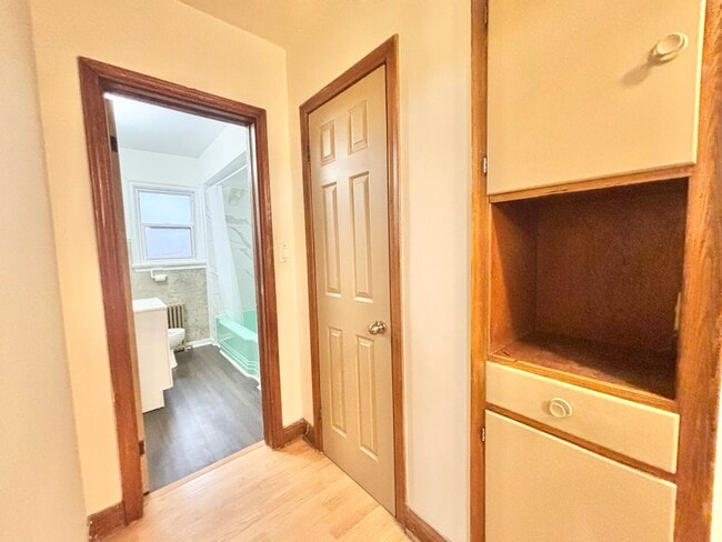 Photo - 2 BED - 1 BATH - ST. CATHERINES - APARTMENT BUILDING Unité 1