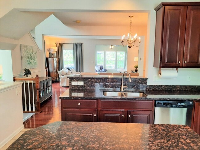 Photo - 4 bedroom end unit with garage in Liberty Crossing